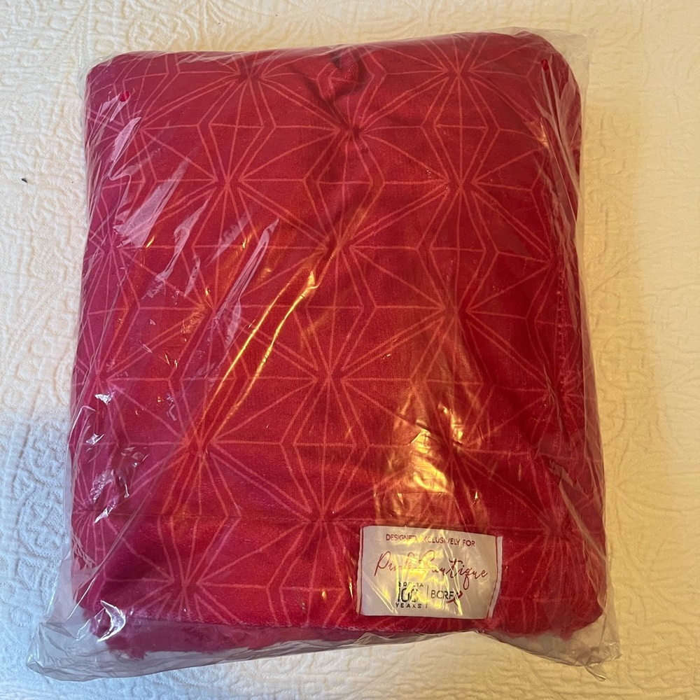 Plush Pink Planket - Pink Geometric